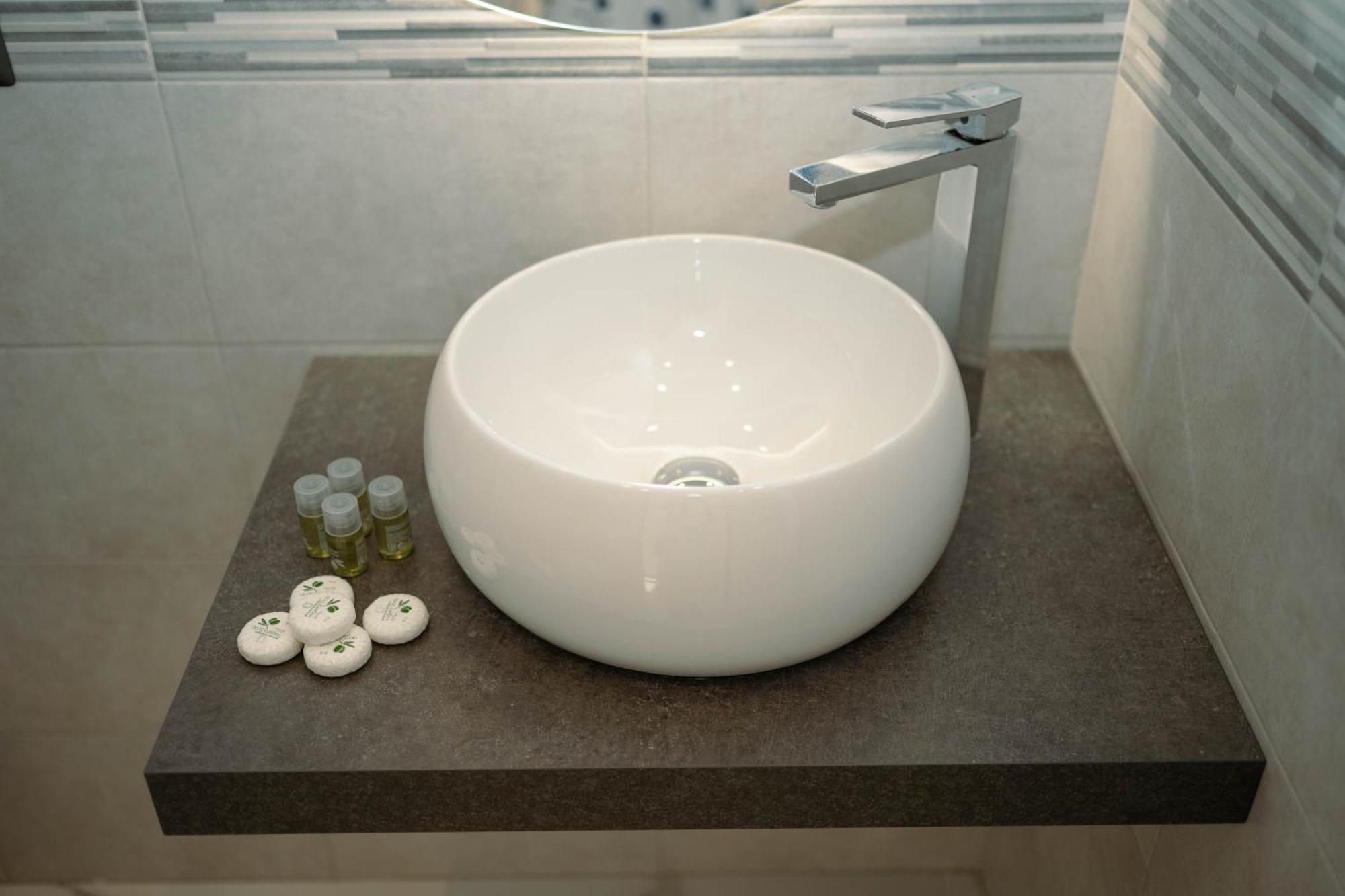 Romano'S Luxury Stay B&B Bari Bagian luar foto