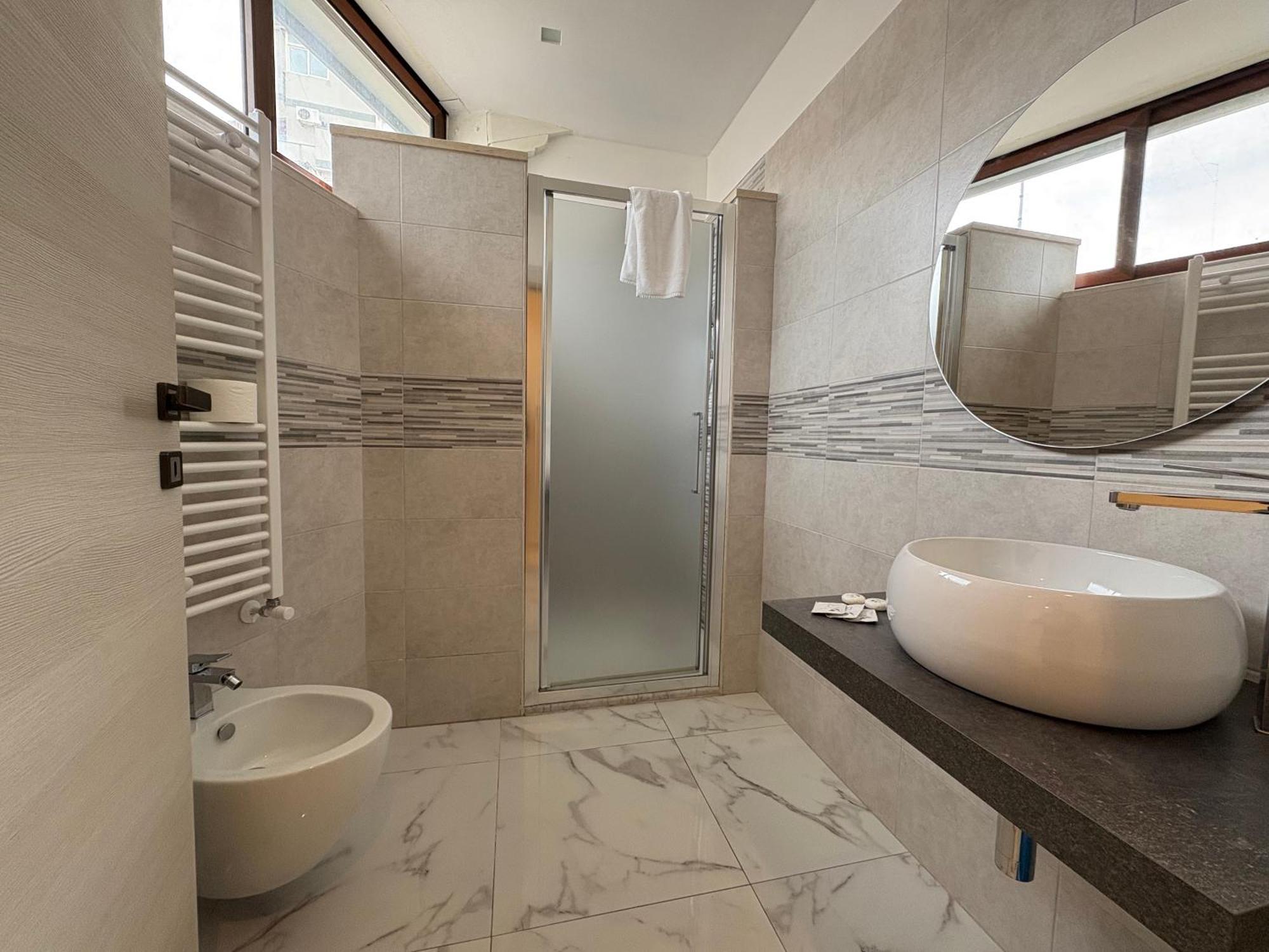 Romano'S Luxury Stay B&B Bari Bagian luar foto