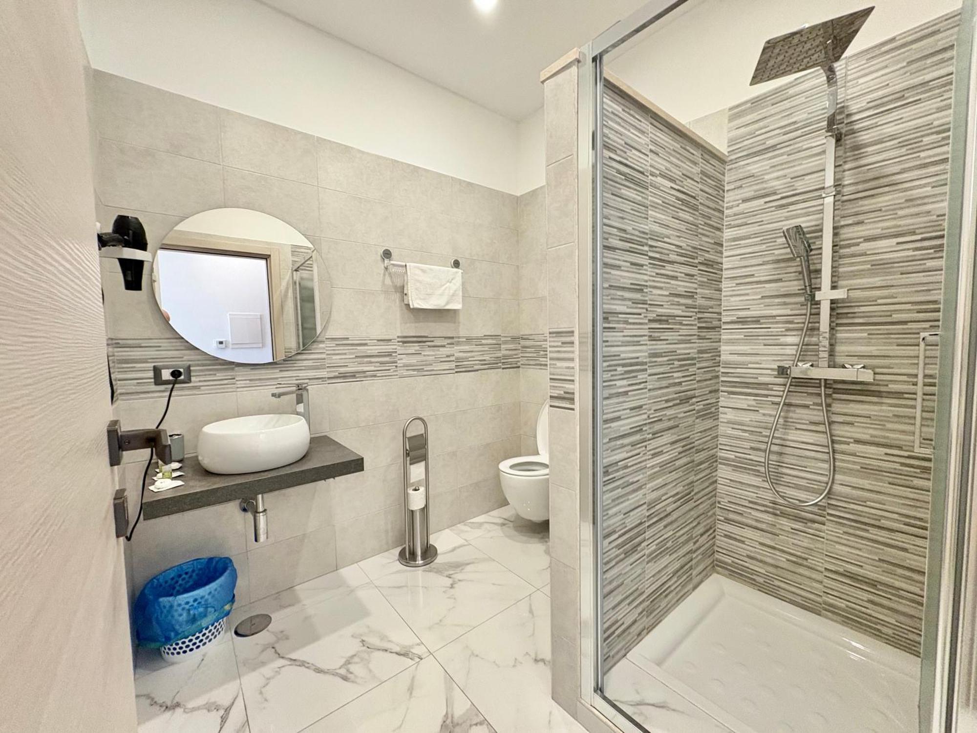 Romano'S Luxury Stay B&B Bari Bagian luar foto