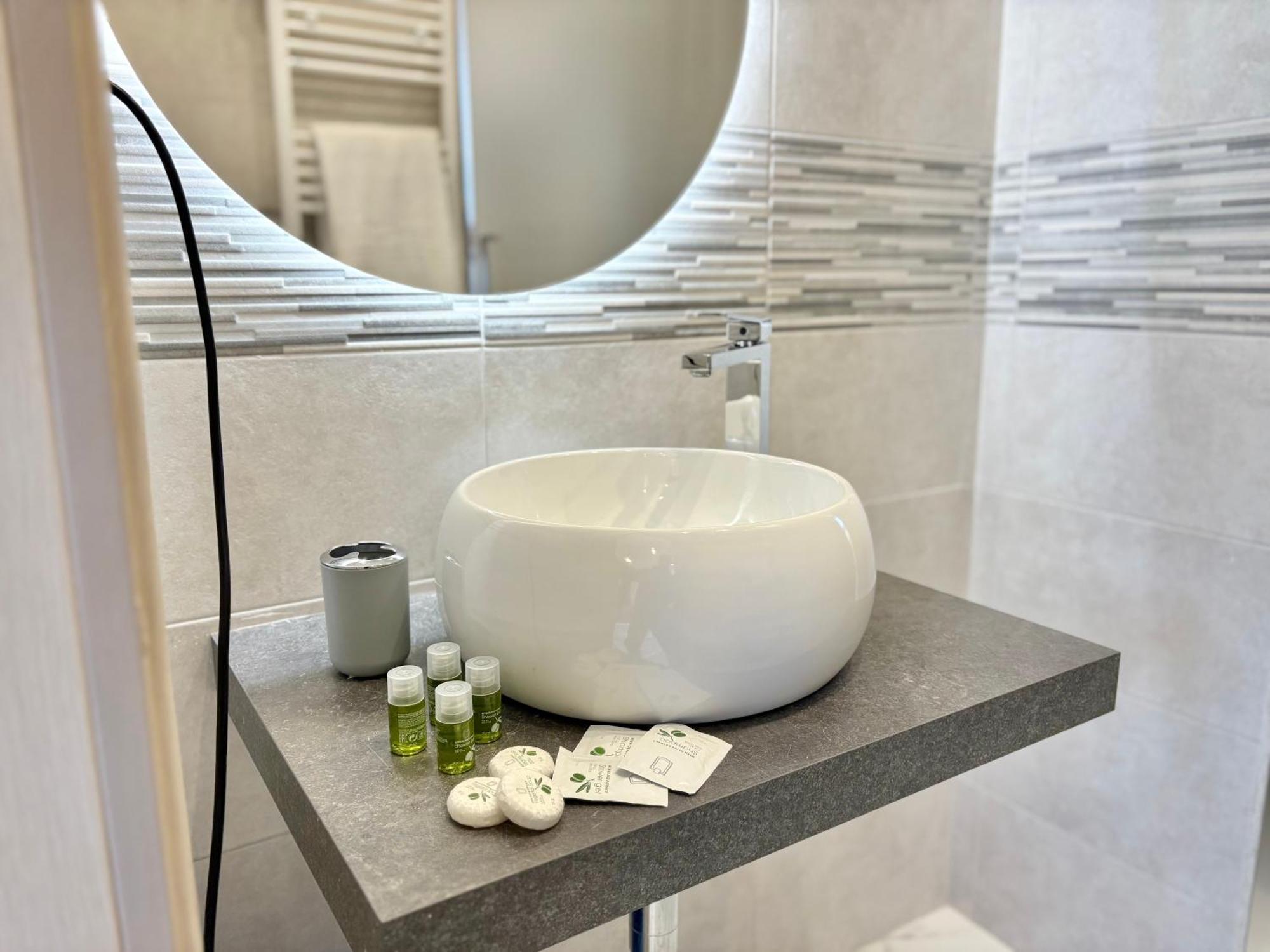 Romano'S Luxury Stay B&B Bari Bagian luar foto