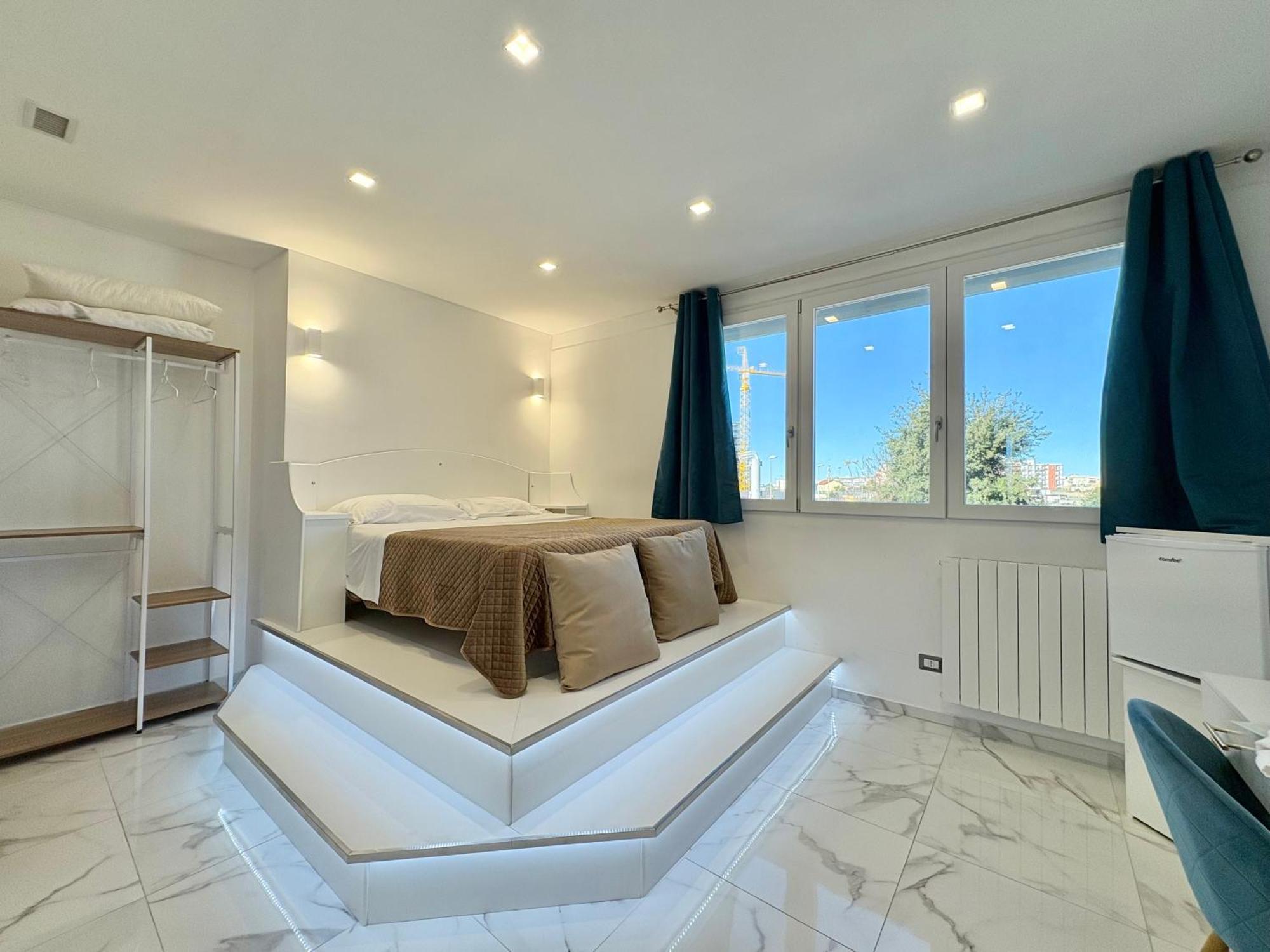 Romano'S Luxury Stay B&B Bari Bagian luar foto